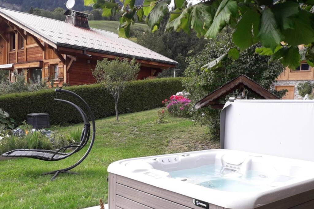 A4 Km De Megeve Tres Joli Studio Avec Jacuzzi ,Vue Sur Les Montagnes Au Calme Praz-sur-Arly Luaran gambar