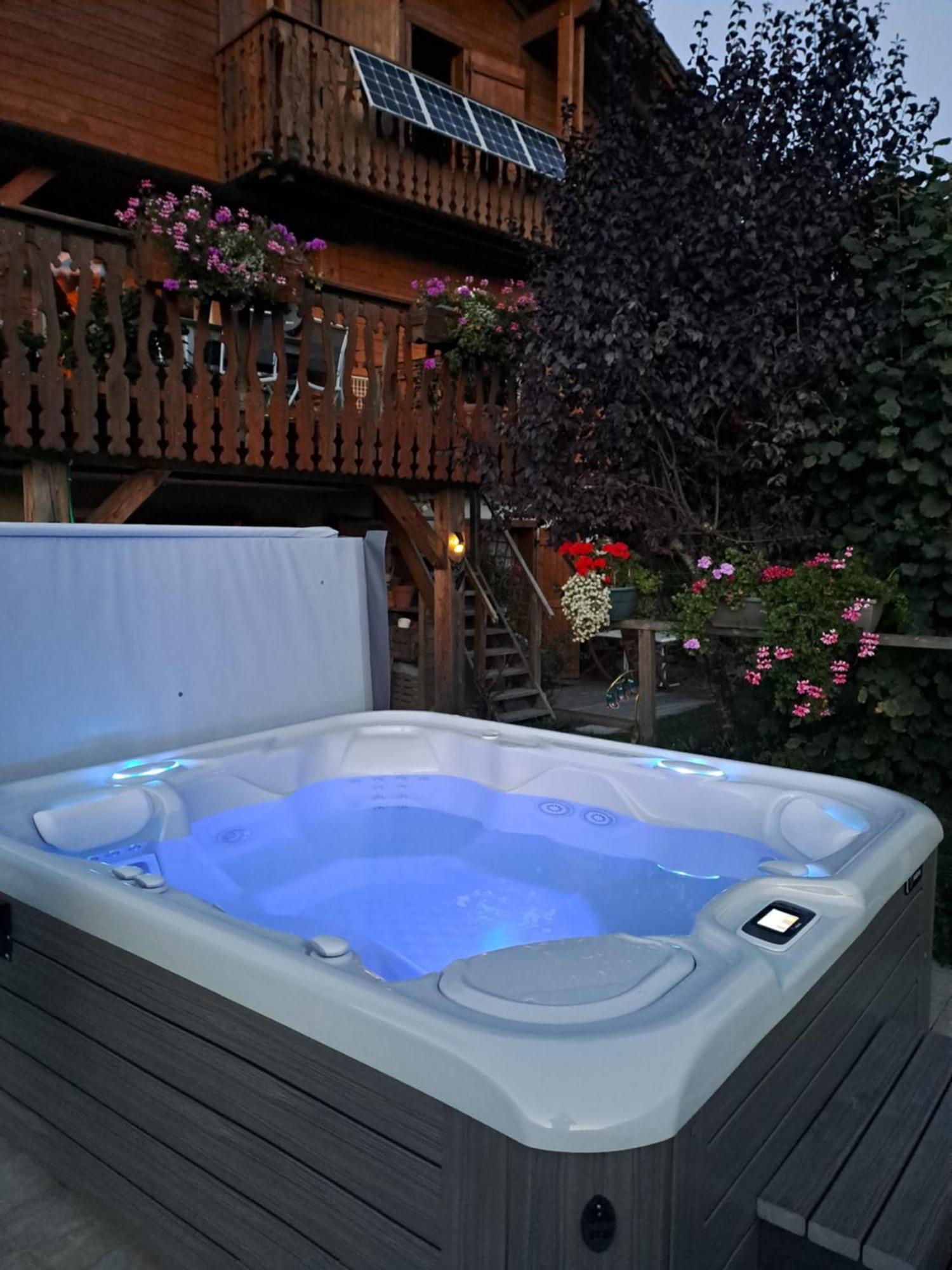 A4 Km De Megeve Tres Joli Studio Avec Jacuzzi ,Vue Sur Les Montagnes Au Calme Praz-sur-Arly Luaran gambar