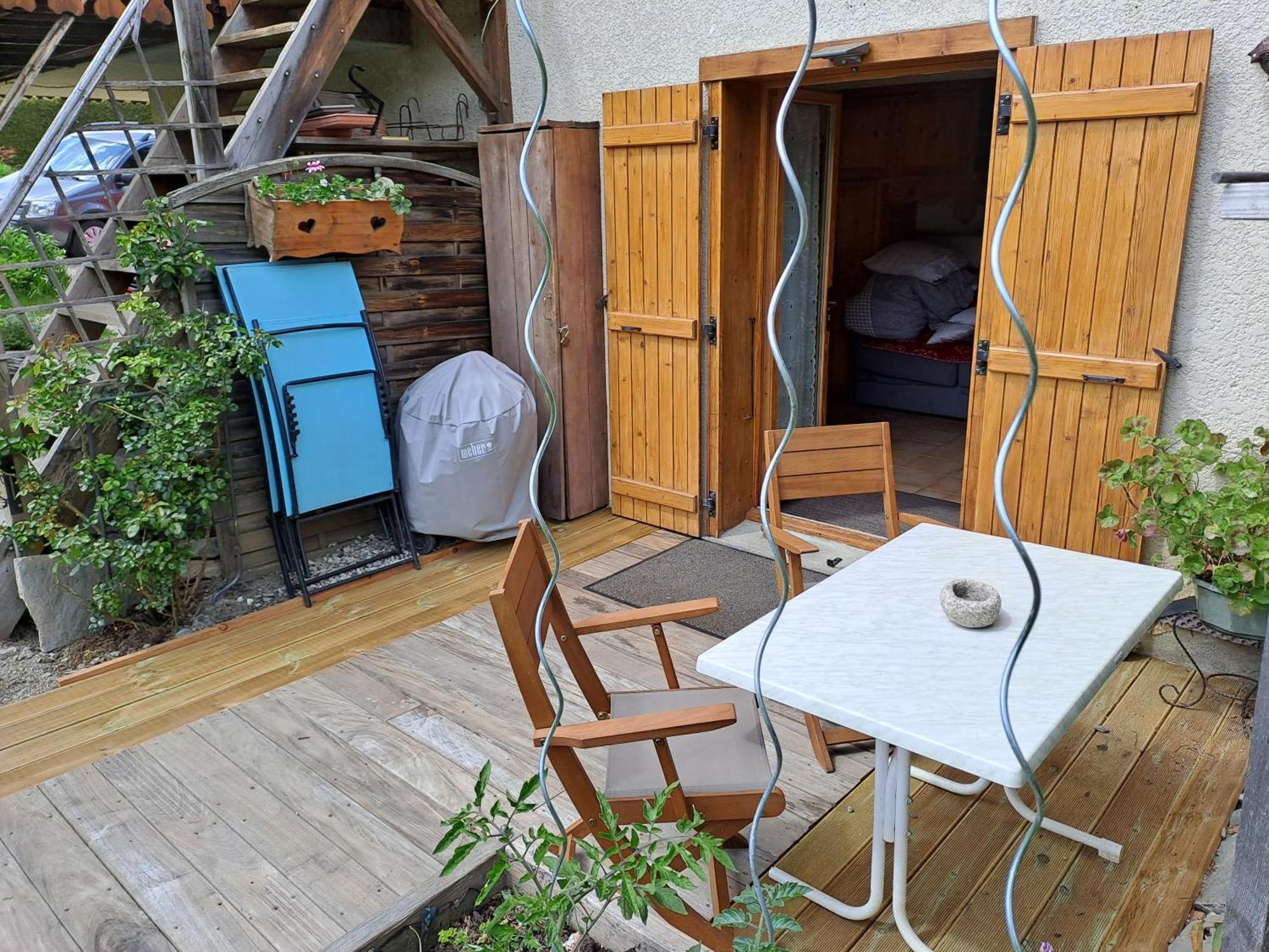 A4 Km De Megeve Tres Joli Studio Avec Jacuzzi ,Vue Sur Les Montagnes Au Calme Praz-sur-Arly Bilik gambar