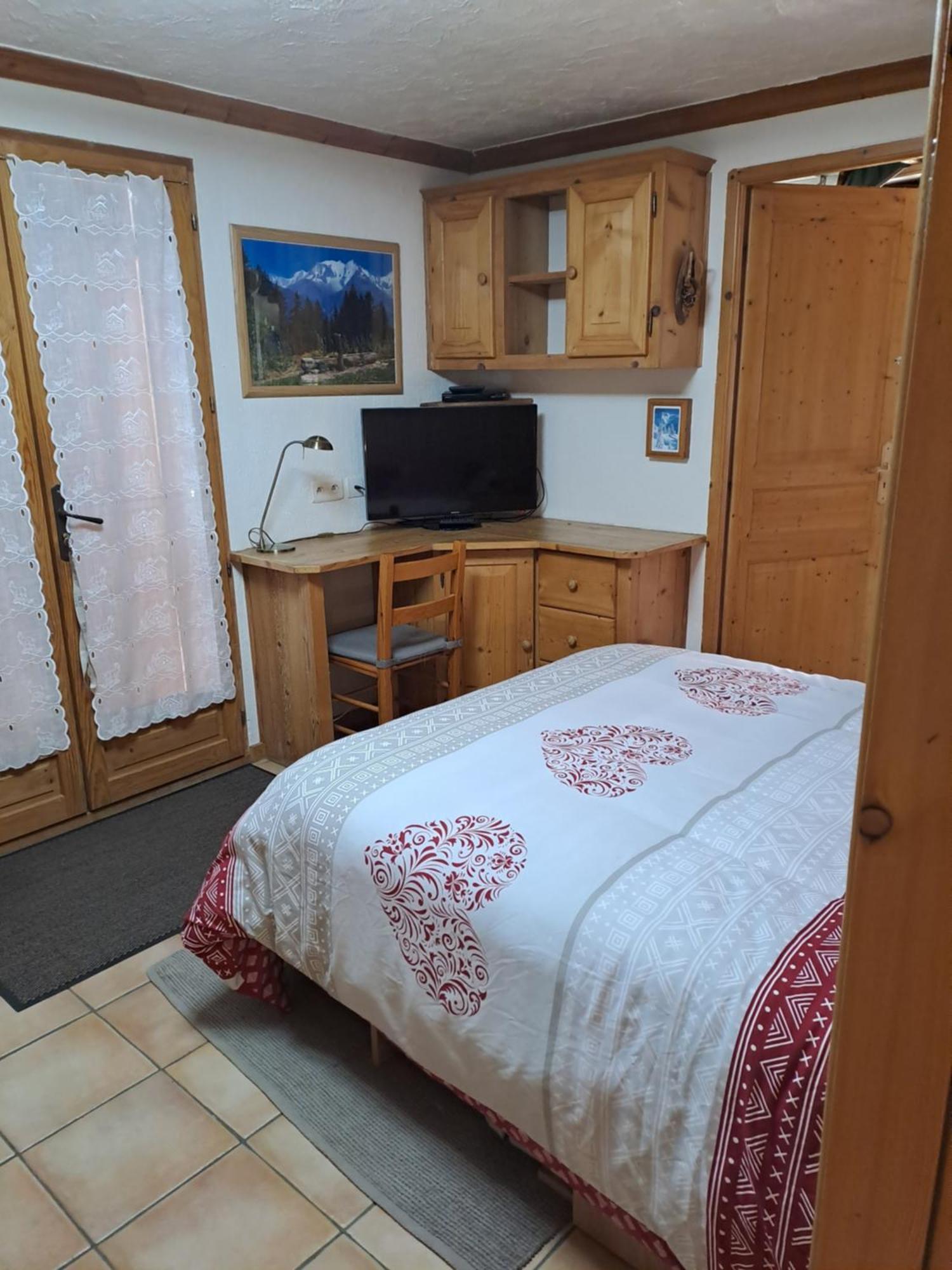 A4 Km De Megeve Tres Joli Studio Avec Jacuzzi ,Vue Sur Les Montagnes Au Calme Praz-sur-Arly Luaran gambar